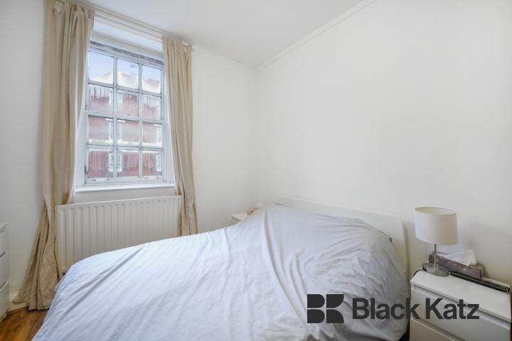 Bright and airy two bedroom flat with central location. Page Street, Westminster / Pimlico